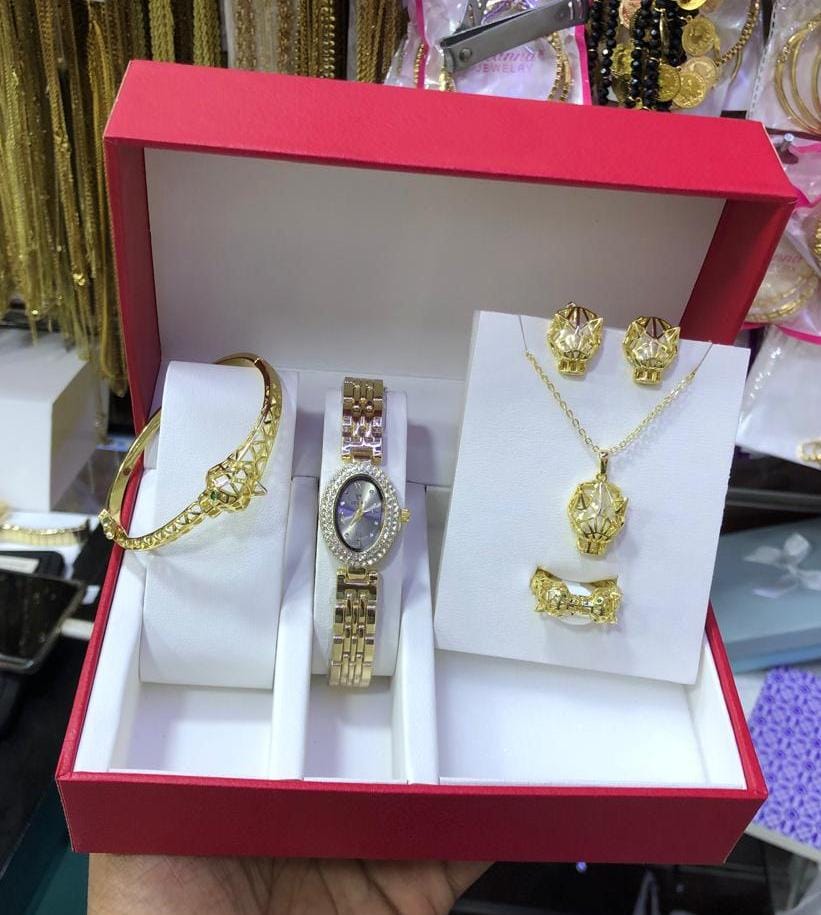 ساعة أنيقة – موديل 062