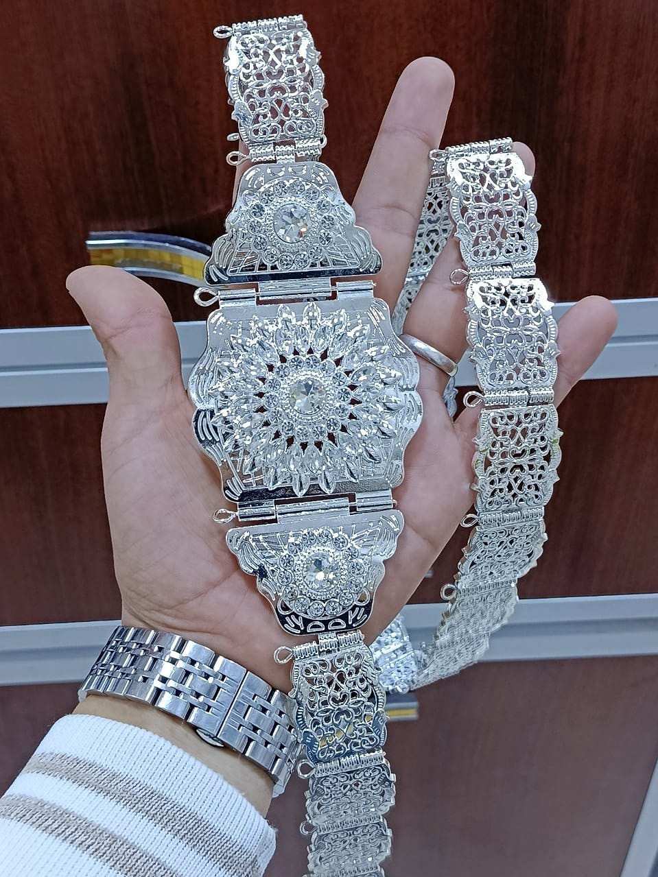 ساعة أنيقة – رقم 037