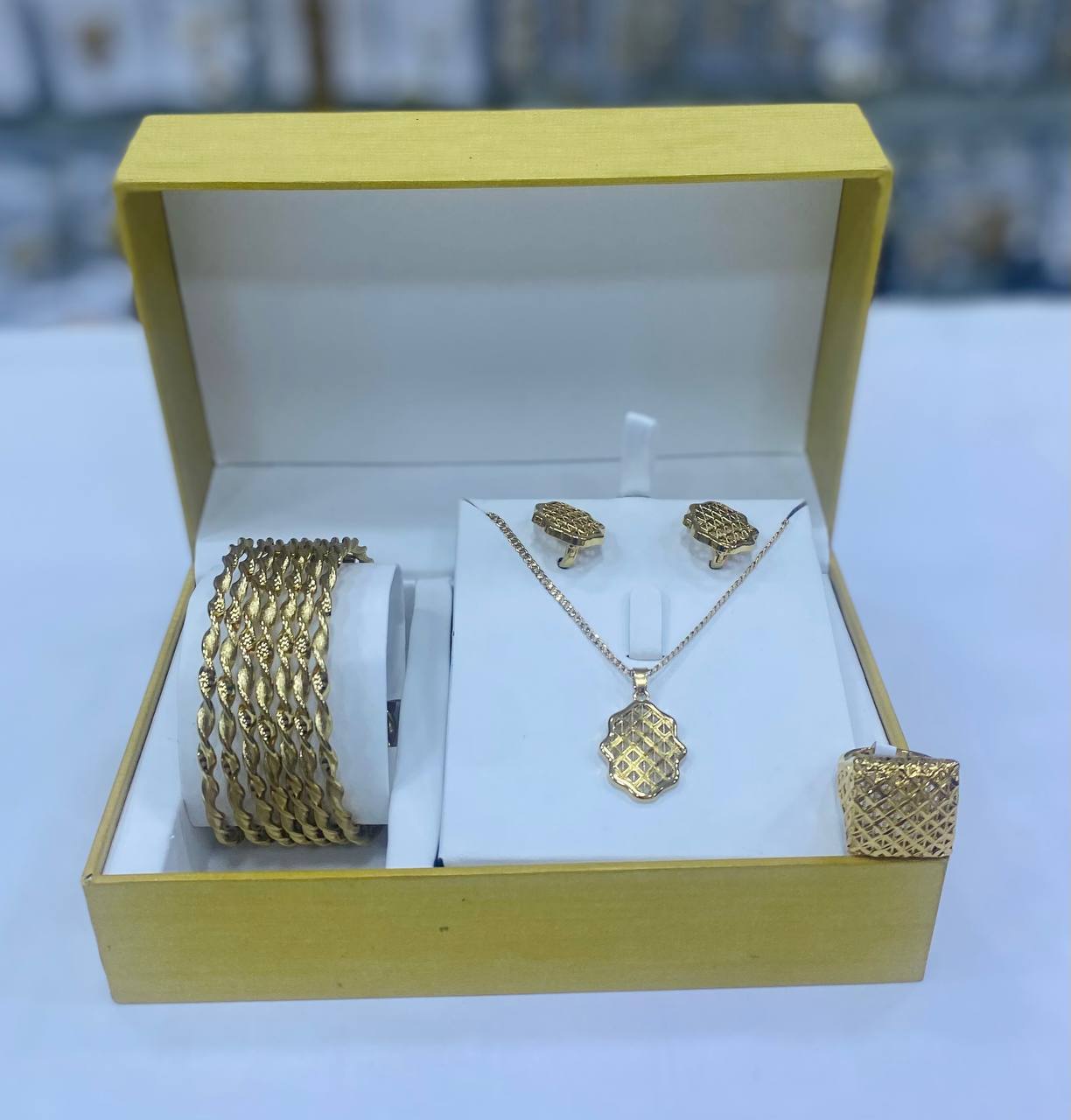 طقم ساعة وإكسسوارات – رقم 186