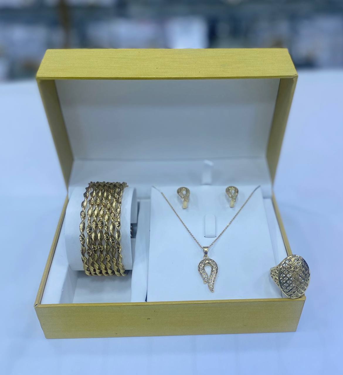 طقم ساعة وإكسسوارات – رقم 186